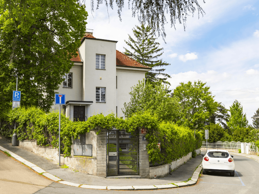 Villa in Prague’s Podolí: For Lovers of Architecture and History