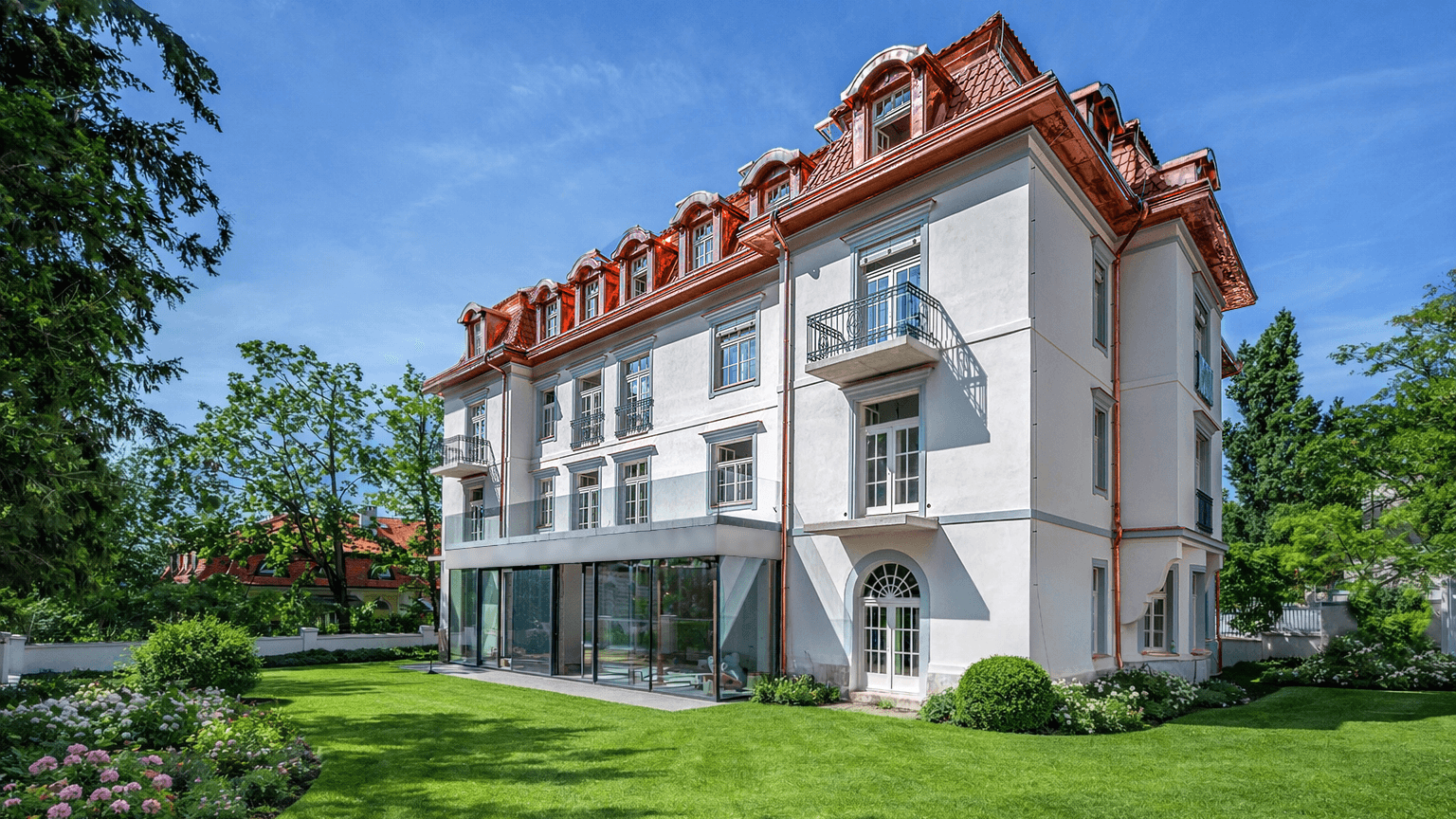 A brand that defines the market. Last year, LEXXUS NORTON sold real estate worth five billion.