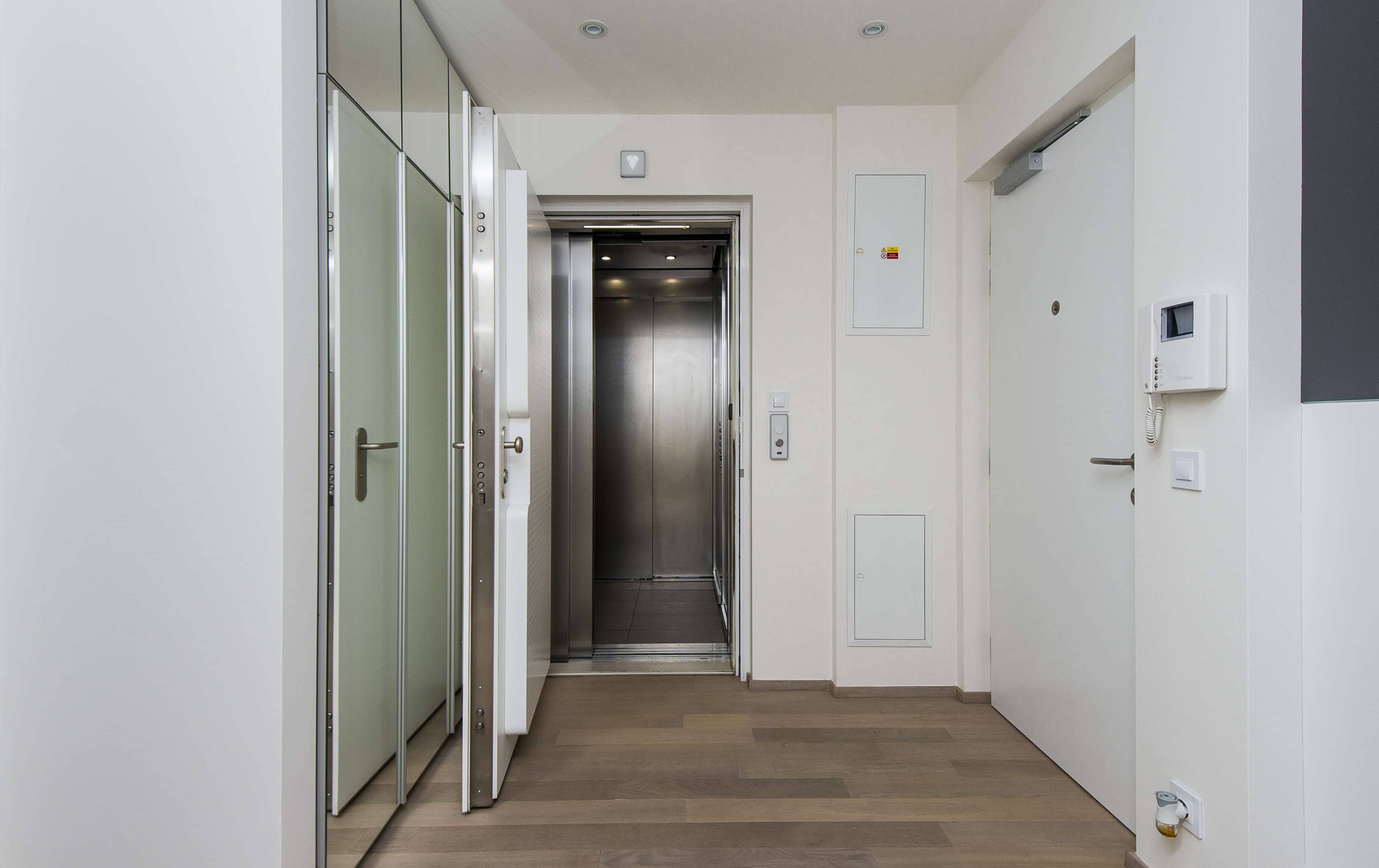 Za Karlínským přístavem